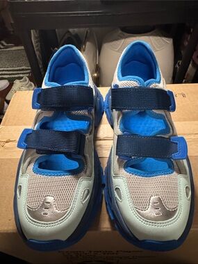 Steve Madden Boys/Youth Athletic Sneakers in Blue and Light Gray
